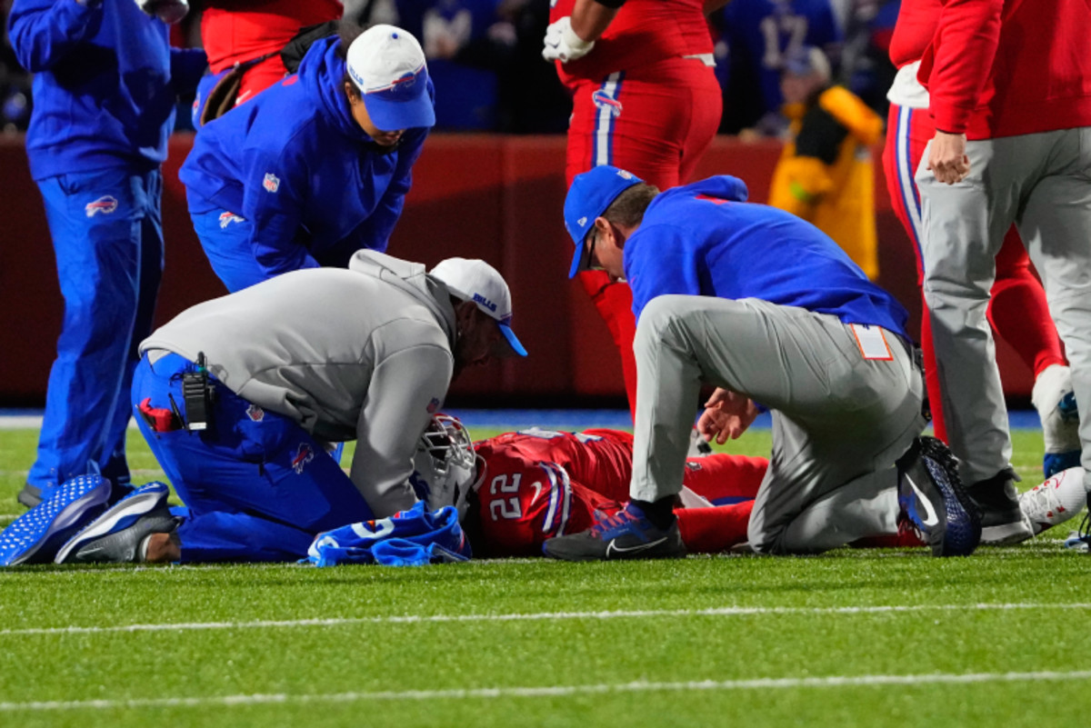 Prayers Pouring In For Buffalo Bills Running Back Damien Harris ...