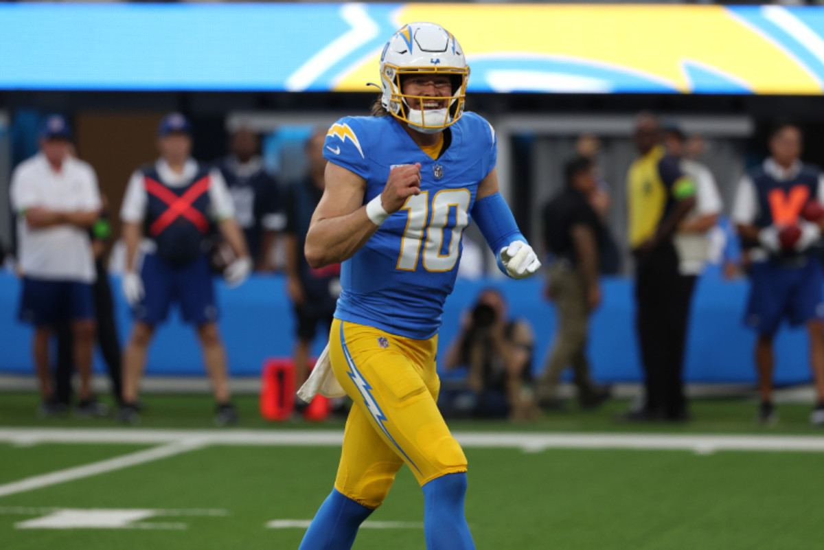 Justin Herbert Bio, Family, Girlfriend, Chargers Fall Short vs. Dallas