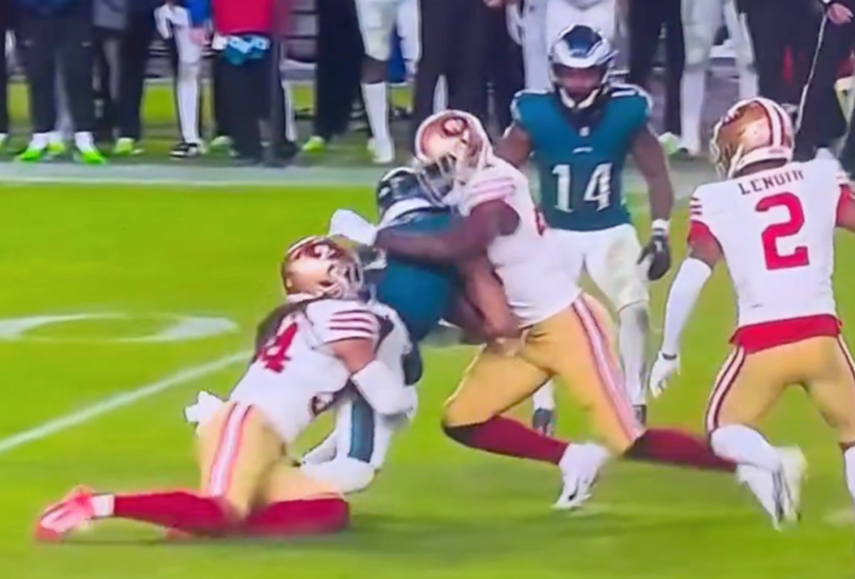 Jalen Hurts Exits 49ers Eagles Game After Absorbing Big Hit From San jalen-hurts-exits-49ers-eagles-game-after-absorbing-big-hit-from-san