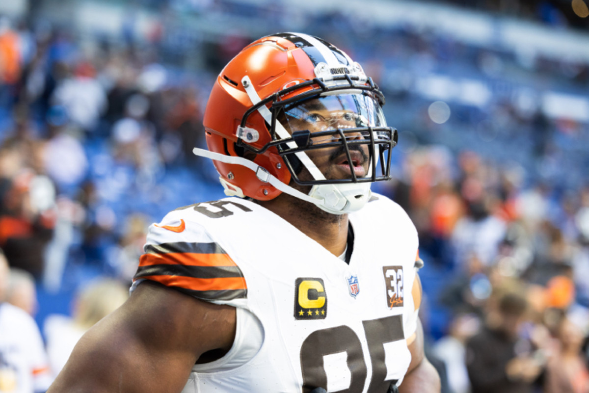 Nfl Superstar Myles Garrett Fined 25000 For Criticizing Officials