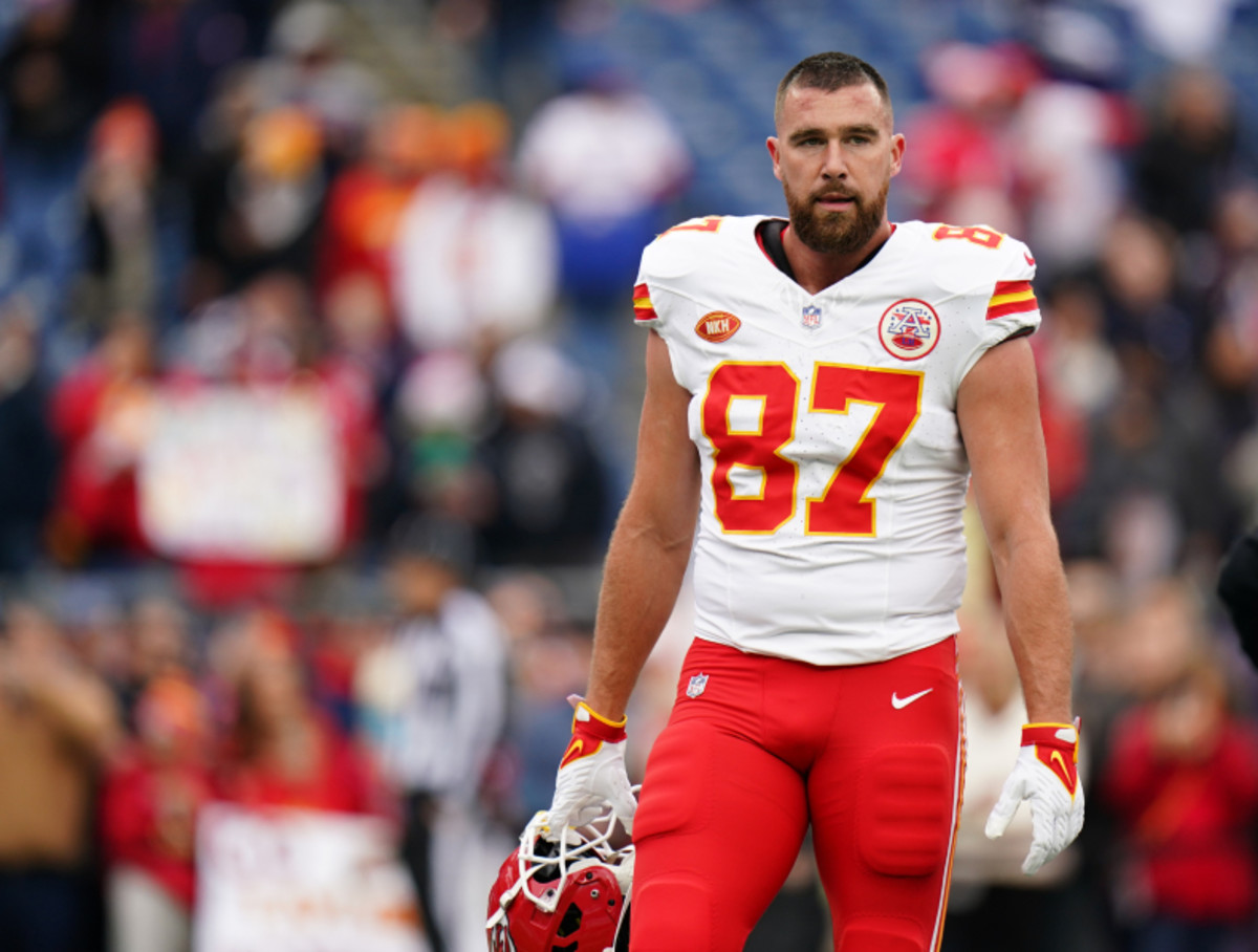 Travis Kelce's White House Visit Outfit is Turning Heads - Athlon Sports