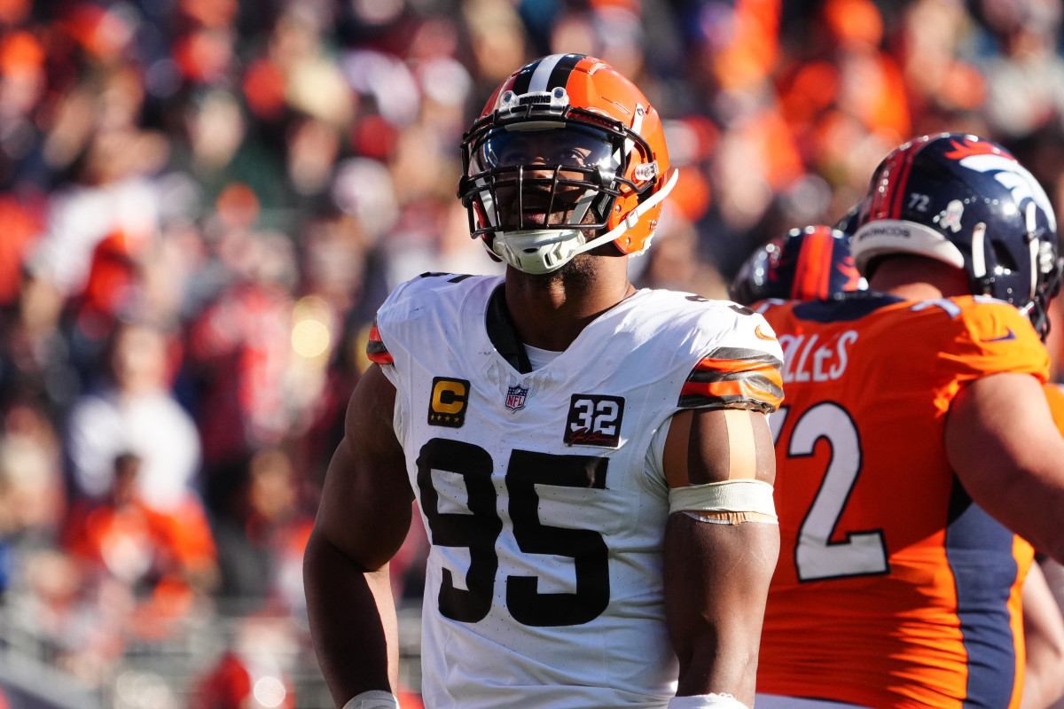 Cleveland Browns DE Myles Garrett Using Playoff Loss As Motivation - Athlon  Sports