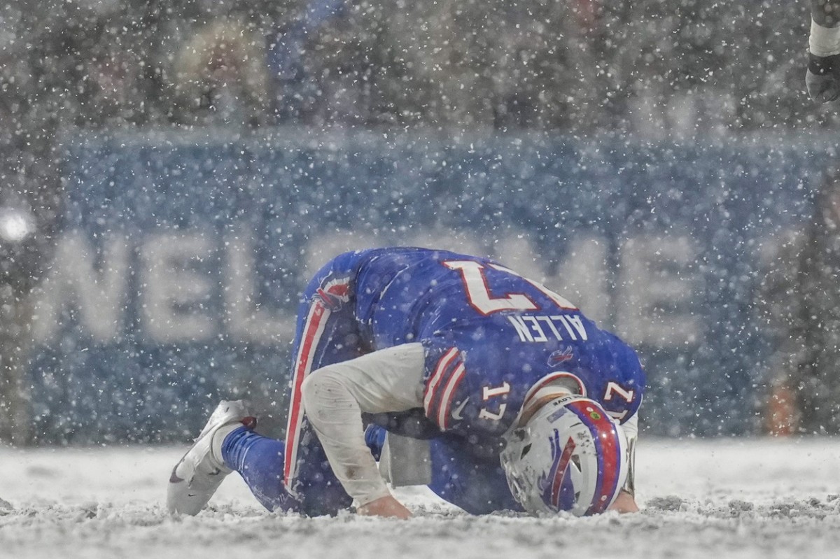 Buffalo Bills QB Josh Allen Struggles With Interceptions on Day 3 of ...