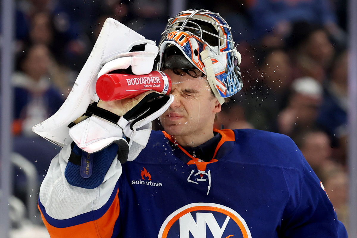 Islanders Facing ‘Herculean Task’ After Landing No. 1 Pick in NHL Draft - Athlon Sports