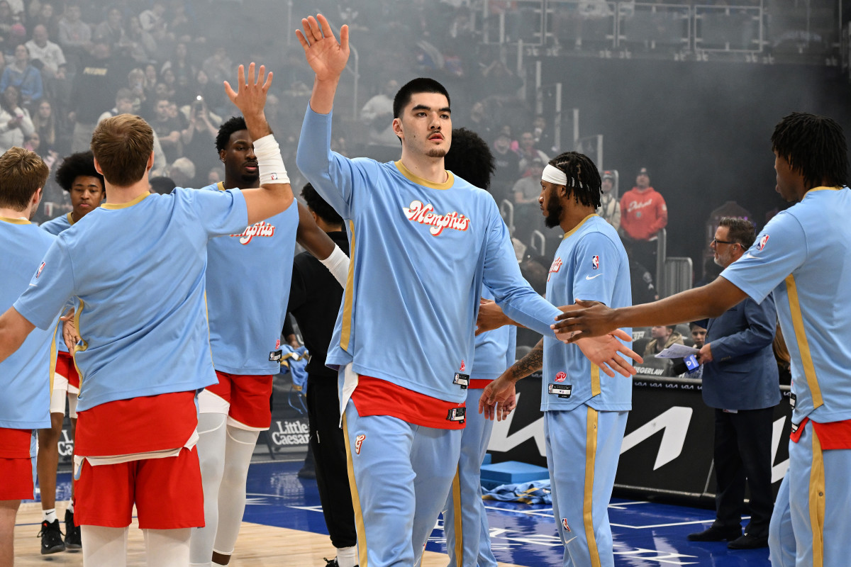 NBA Fans React to Grizzlies' Surprising Zach Edey News - Athlon Sports
