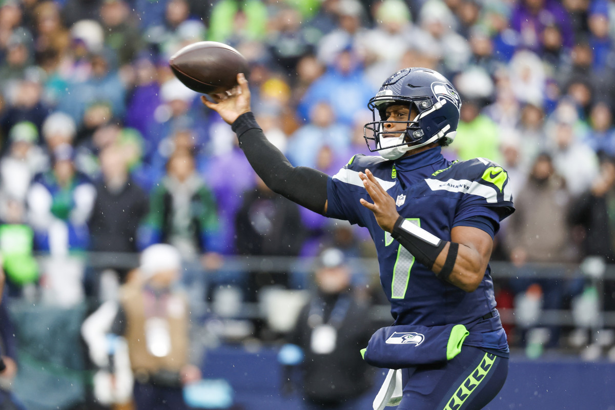 Las Vegas Raiders QB Geno Smith (7).