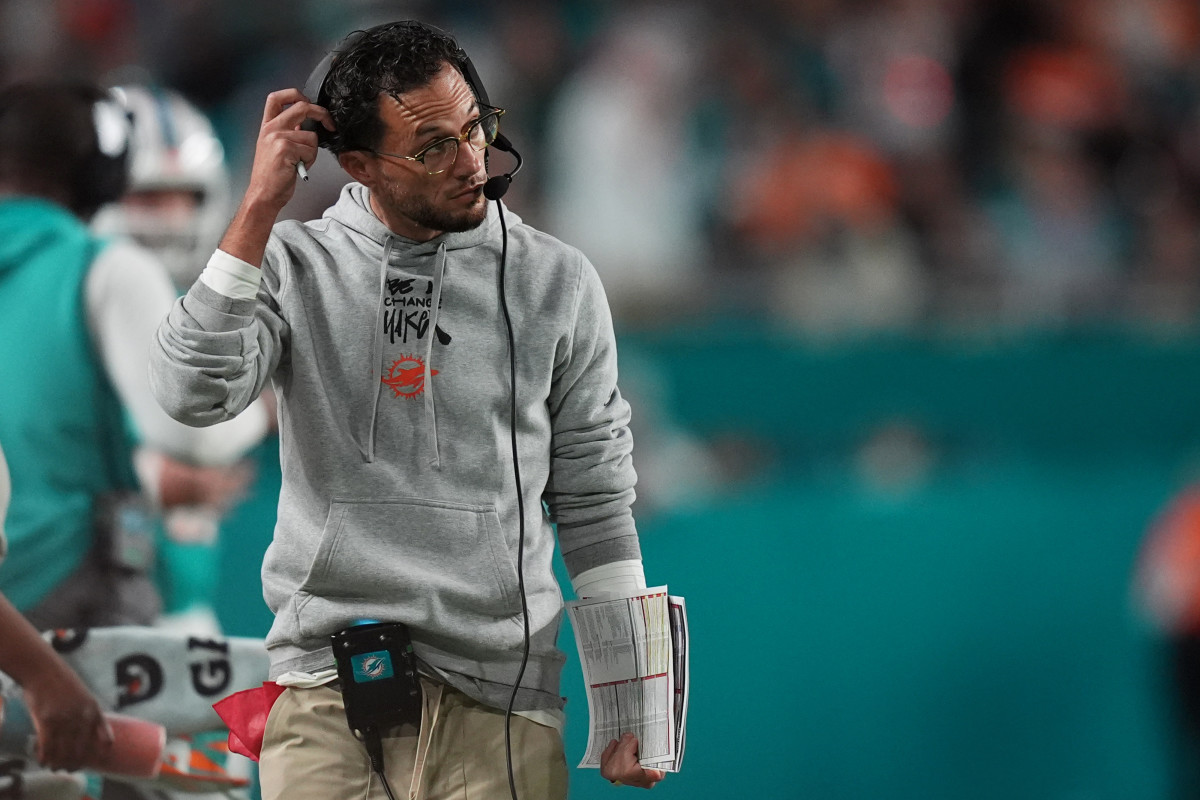 Dolphins Reportedly Eyeing Raiders' Tight End After Blockbuster Trade - Athlon Sports