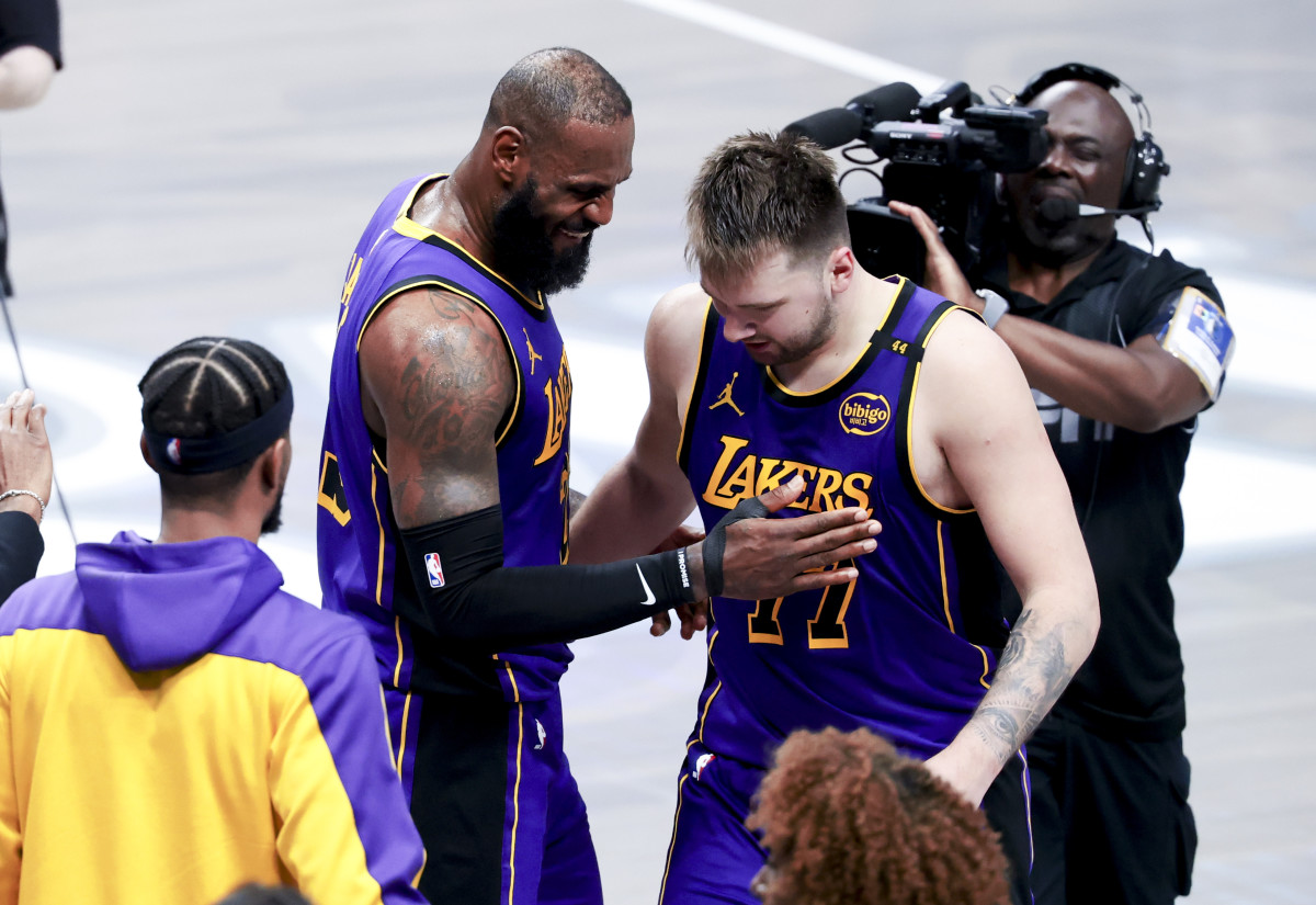 Leaked Audio Reveals LeBron James' Strong Message to Cameraman During Lakers -Mavericks Game - Athlon Sports