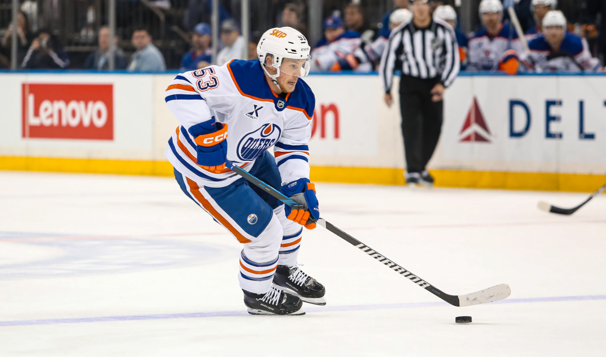 NHL Analyst Suggests Maple Leafs Chase Oilers' Free Agent Forward - Athlon Sports