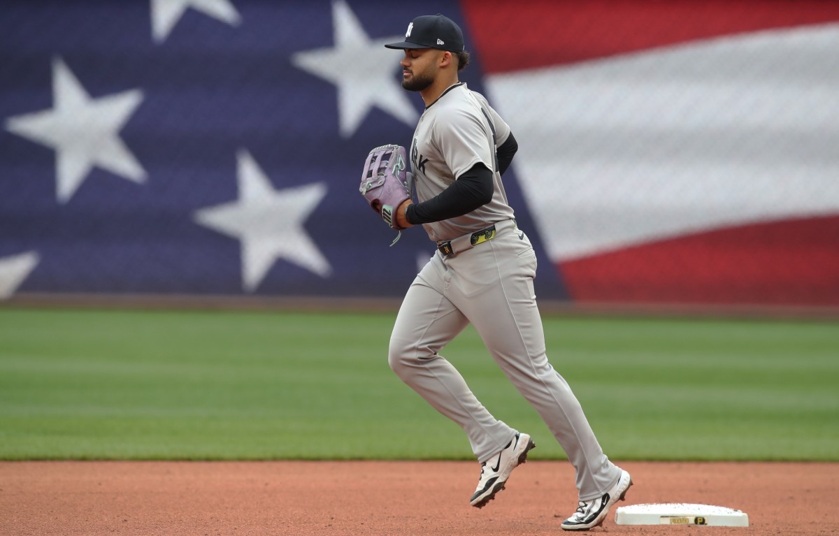 Yankees Rookie Learns Tough Defensive Lesson in Subway Series Loss - Athlon Sports