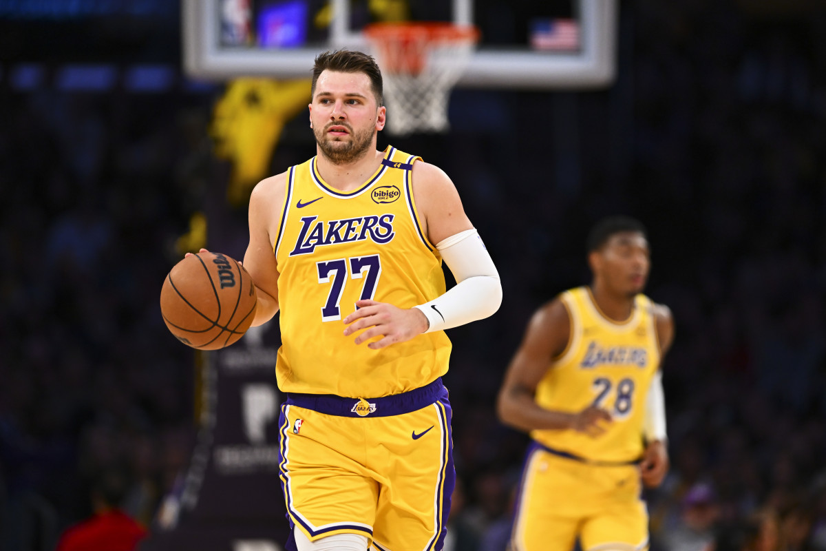 Los Angeles Lakers guard Luka Doncic (77)