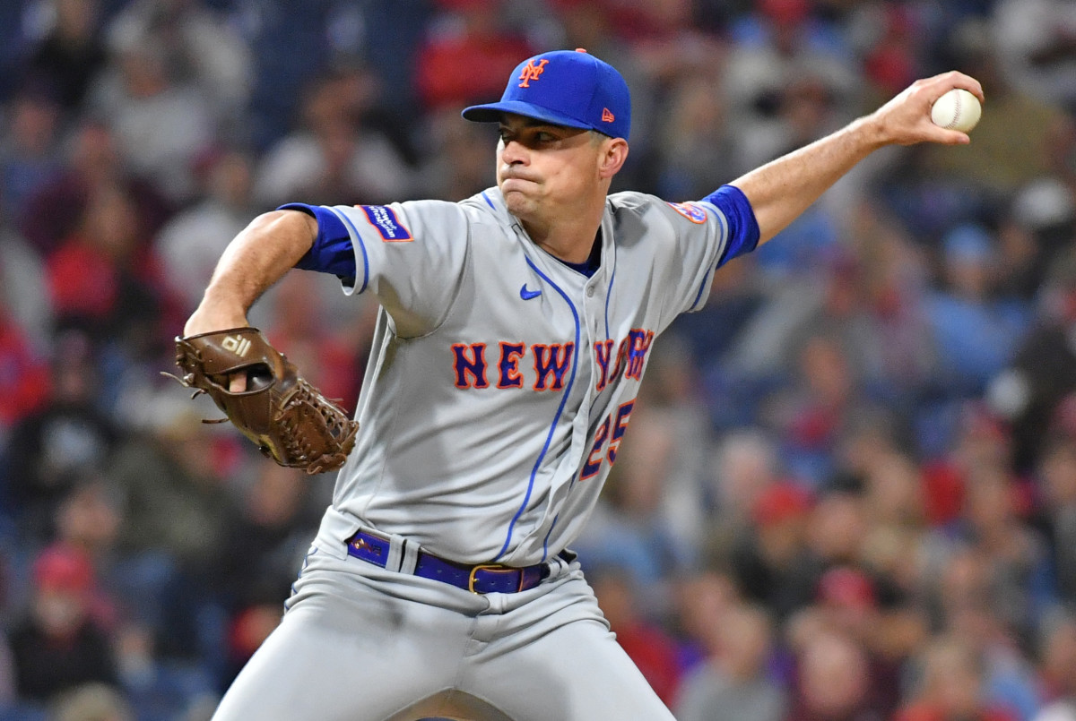 New York Mets pitcher Brooks Raley (25).