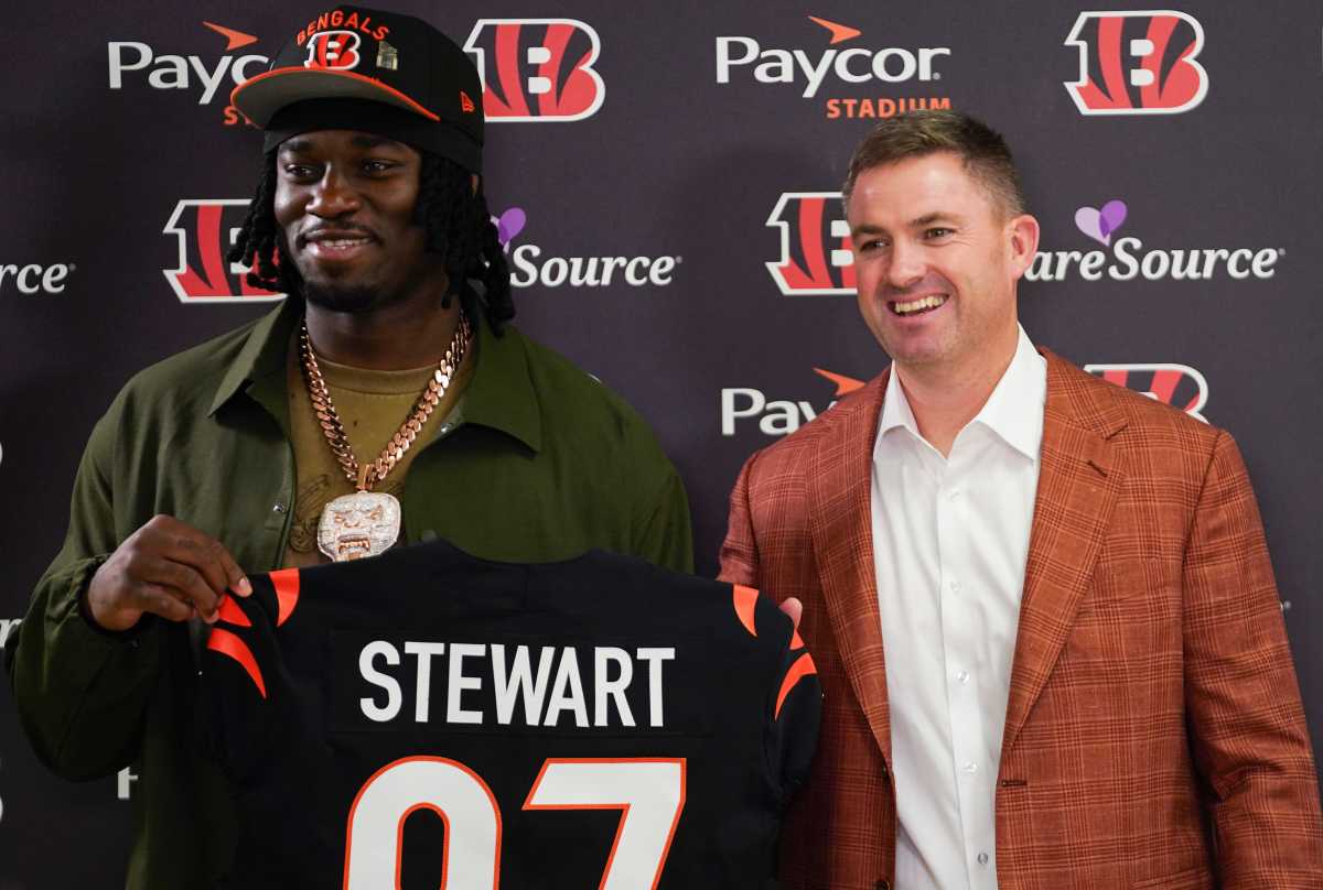 Cincinnati Bengals first-round draft pick Shemar Stewart, left, and head coach Zac Taylor, right, pose together ahead of a press conference, Friday, April 25, 2025, at Paycor Stadium in Downtown Cincinnati.