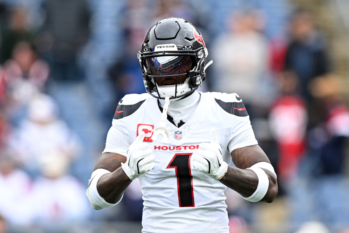 Stefon Diggs Draws Praise From Patriots' Hooper Amid Practice Performance - Athlon Sports