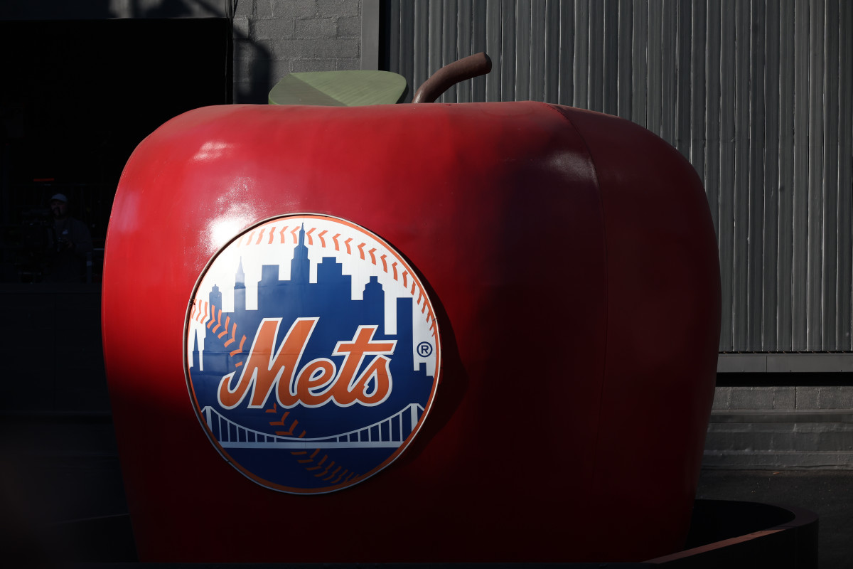 Mets Mourn Loss of Beloved Superfan Seymour Weiner at 98 - Athlon Sports
