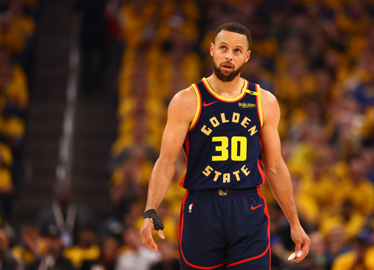Rockets Facing Major Steph Curry Accusation Amid Warriors Game - Athlon Sports
