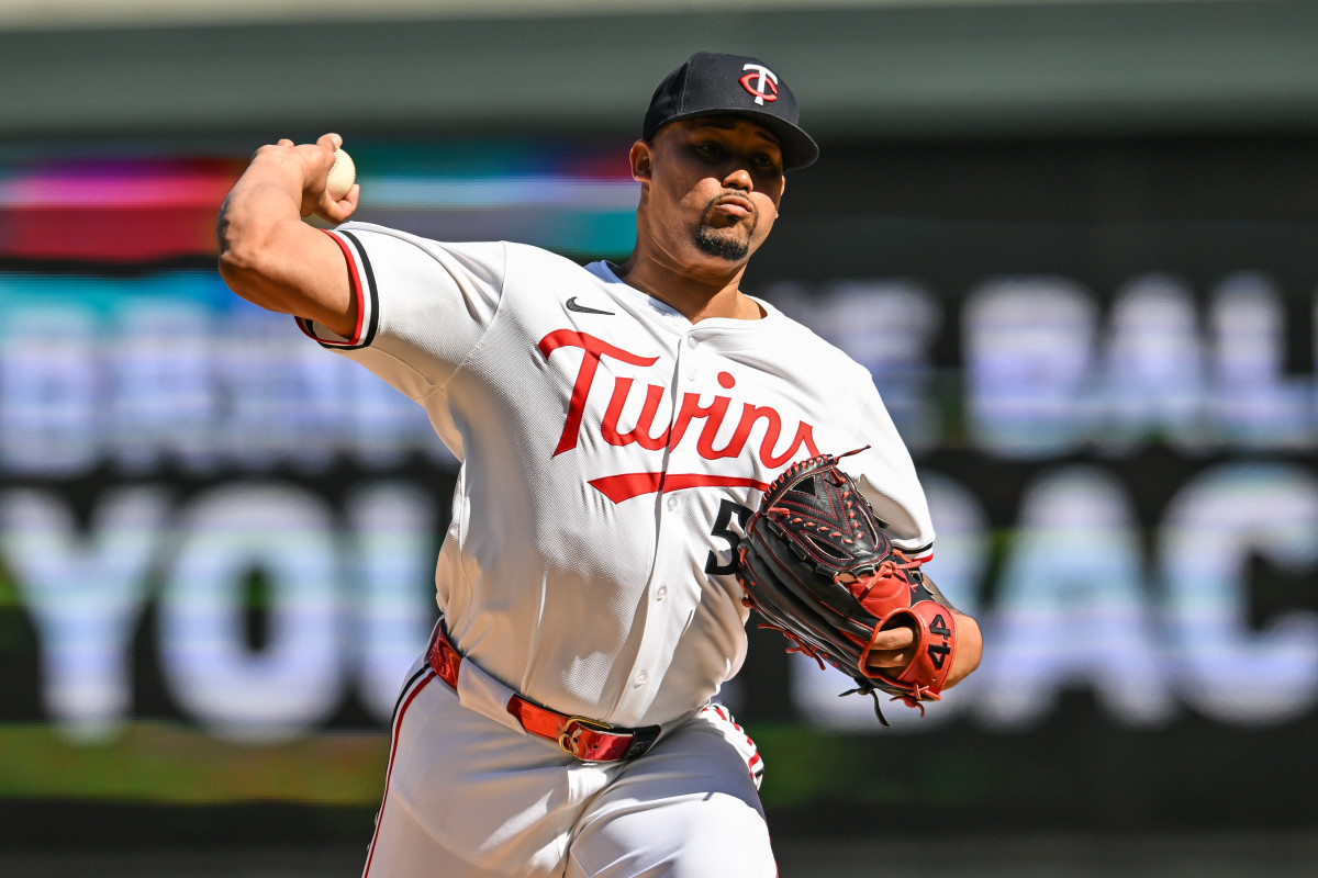 Blockbuster Cubs Trade Idea Would Move Haul for 1.46 ERA Star - Athlon Sports