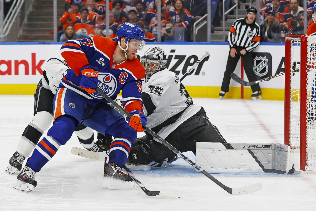 Camera Catches Connor McDavid's Wife's Wild Behavior in Oilers-Kings Game 6 - Athlon Sports