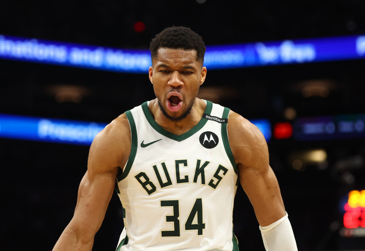 Blockbuster Mock Trade Lands Giannis Antetokounmpo With Raptors - Athlon Sports