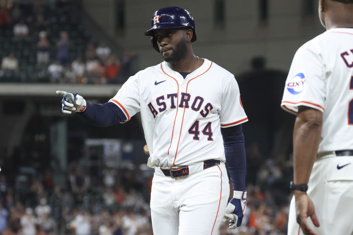 Astros' Yordan Alvarez Dodges Bullet With Recent MRI Update - Athlon Sports