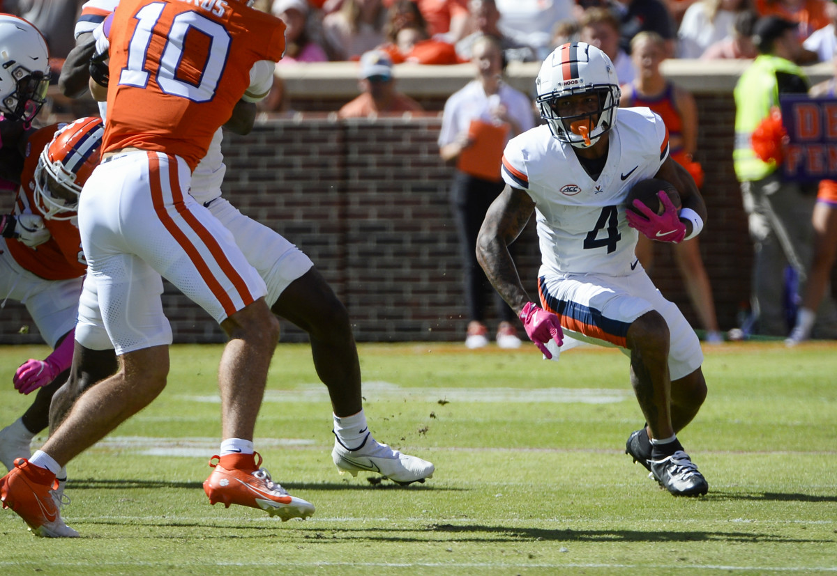 Virginia Cavaliers wide receiver Chris Tyree (4) runs the ball against the Clemson Tigers. Mandatory Credit: Alexander Hicks-Imagn Images