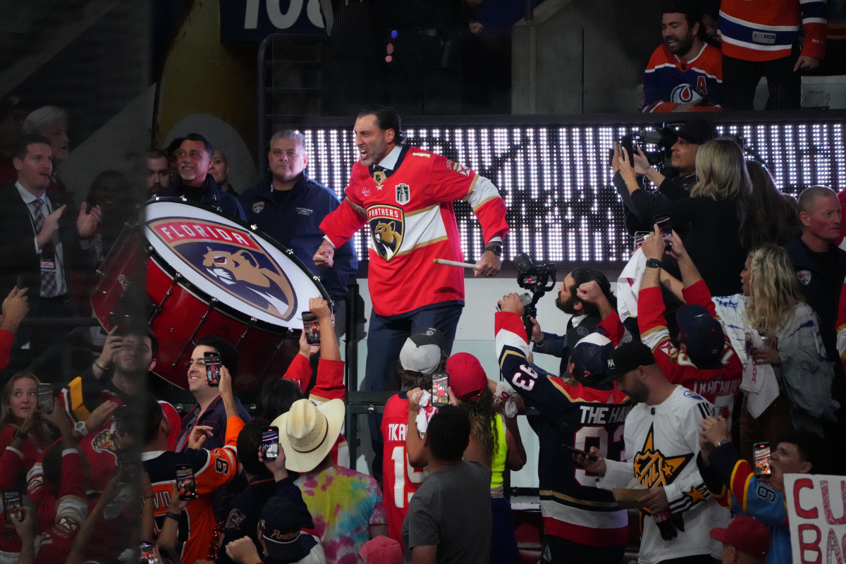 Roberto Luongo's Behavior During Brad Marchand's OT Winner Is Turning Heads - Athlon Sports