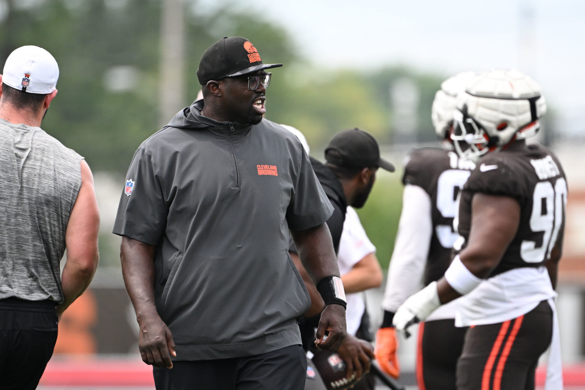 Browns Assistant Reveals Sky-High Expectations For Well Known Rookie - Athlon Sports