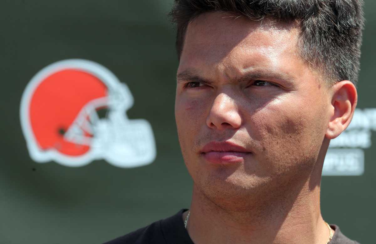Browns QB Dillon Gabriel Calls Out Reporter for Shedeur Sanders Question - Athlon Sports