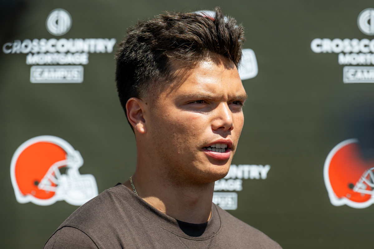 Dillon Gabriel turns heads with Shedeur Sanders comments amid Browns' QB battle - Athlon Sports