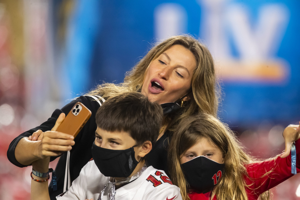 Tom Brady’s ExWife Gisele Bundchen’s Instagram Comeback Grabs