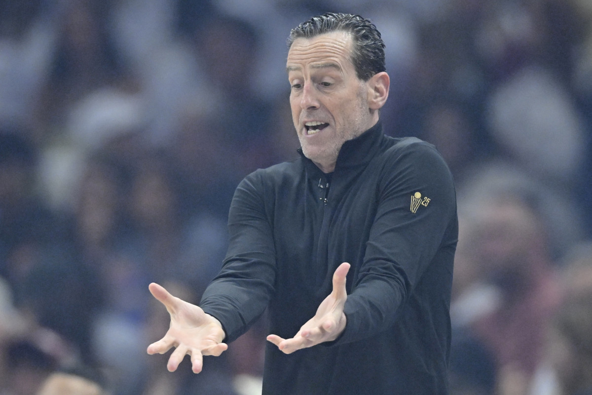 Cavaliers head coach Kenny Atkinson reacts in the first quarter against the Pacers.