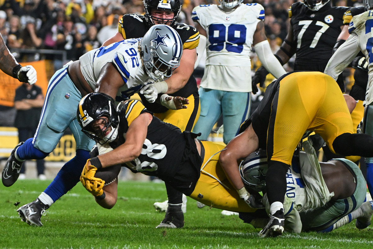 Titans Land Ex-Raiders LB & Cowboys DL, Release Veteran Defender - Athlon Sports