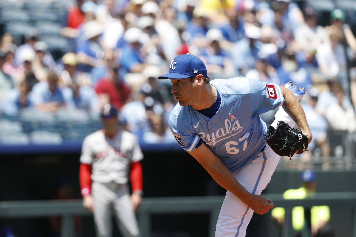 AL Wild Card Favorite Loses Two Best Pitchers to Injury - Athlon Sports