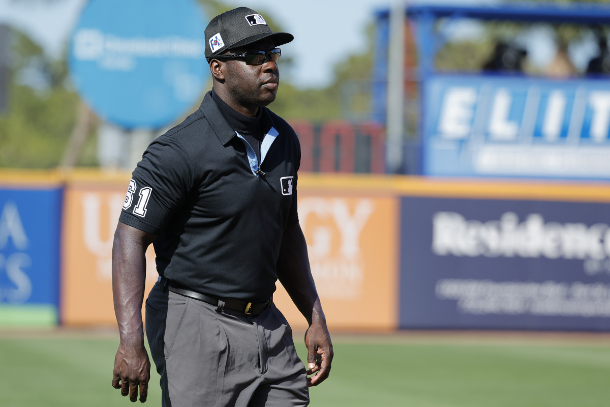 Fans Outraged Over What Umpire Did in Mets-Yankees - Athlon Sports