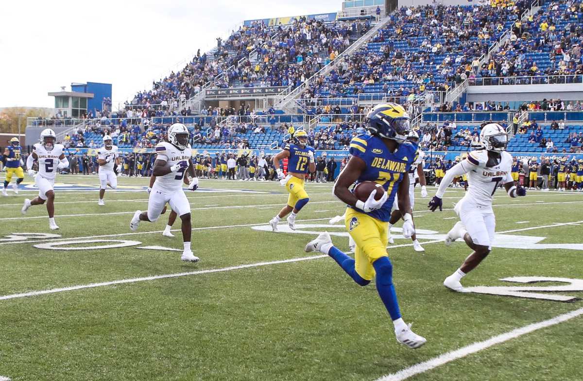 Delaware running back Marcus Yarns heads for the end zone on the first play from scrimmage against Albany. © William Bretzger/Delaware News Journal / USA TODAY NETWORK via Imagn Images
