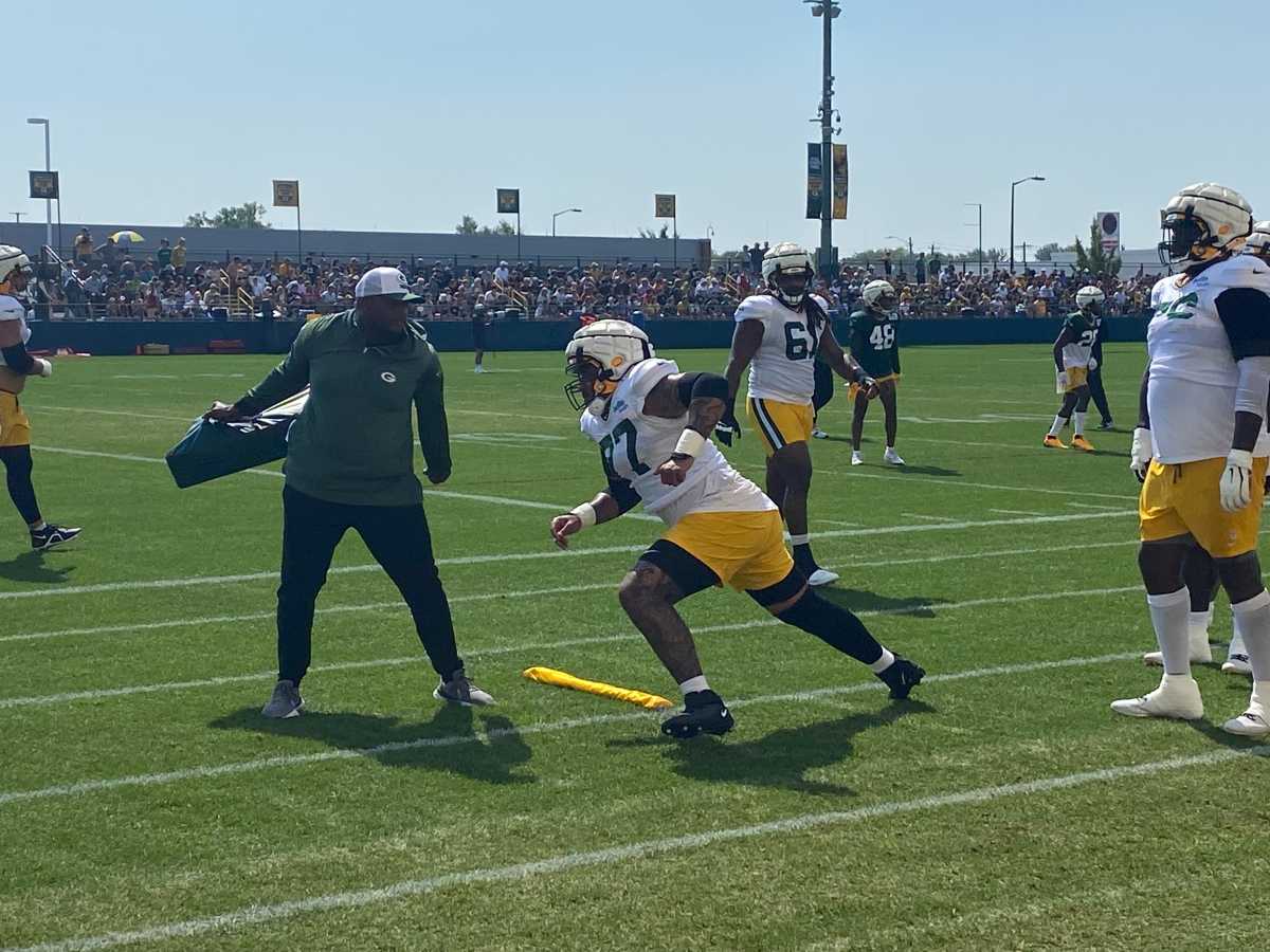 Packers OL Jordan Morgan working through drills at the Packers’ 2024 training camp.
