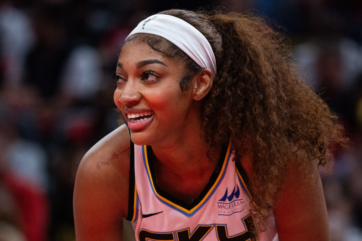Chicago Sky forward Angel Reese (5).