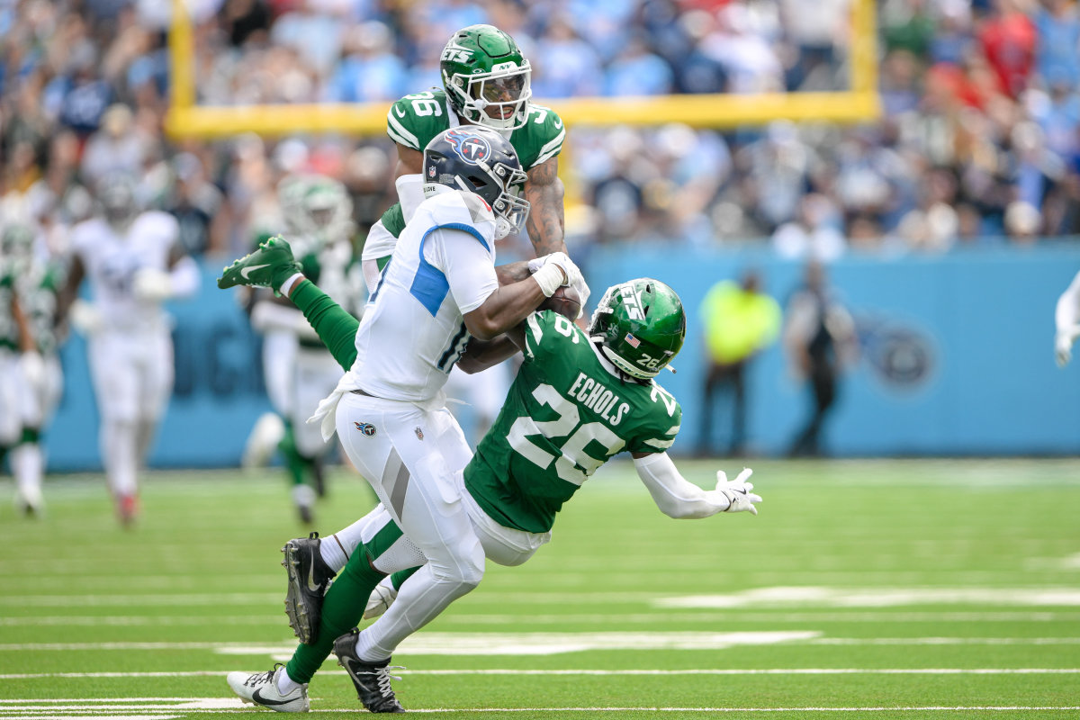 Titans' $14 Million Veteran Could Be on Hot Seat This Offseason - Athlon Sports