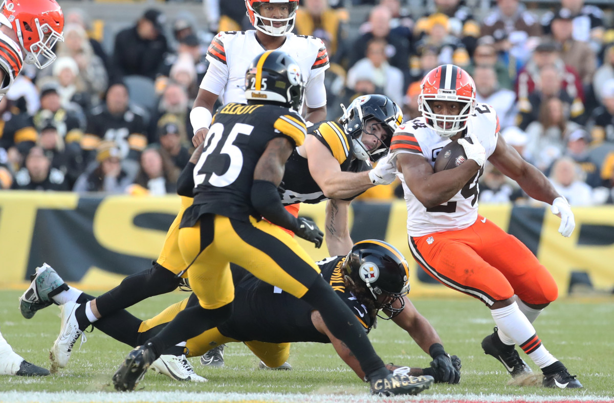 Over 600,000 Fans Try to Buy Tickets for One NFL Event - Athlon Sports