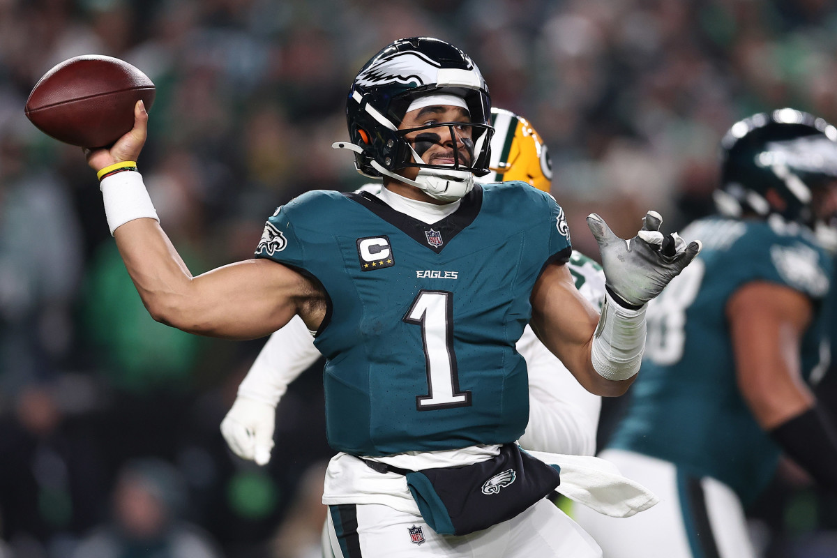 Inside Why Eagles' Jalen Hurts Deserves Top-5 QB Ranking - Athlon Sports
