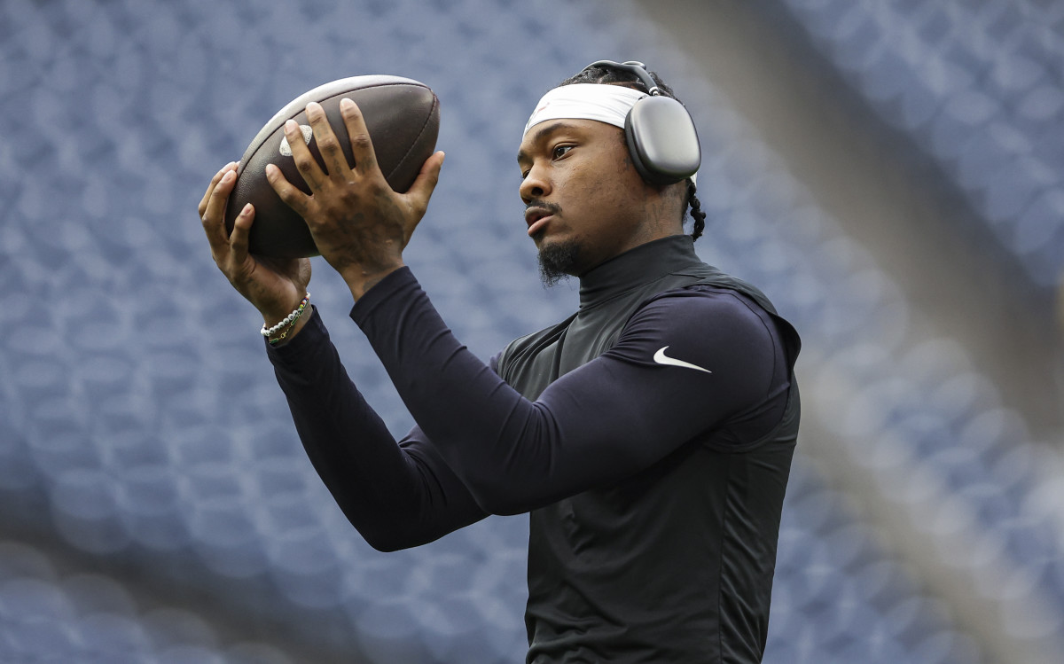 Patriots' Stefon Diggs sends five-word message upon arrival to OTAs amid latest drama. - Athlon Sports