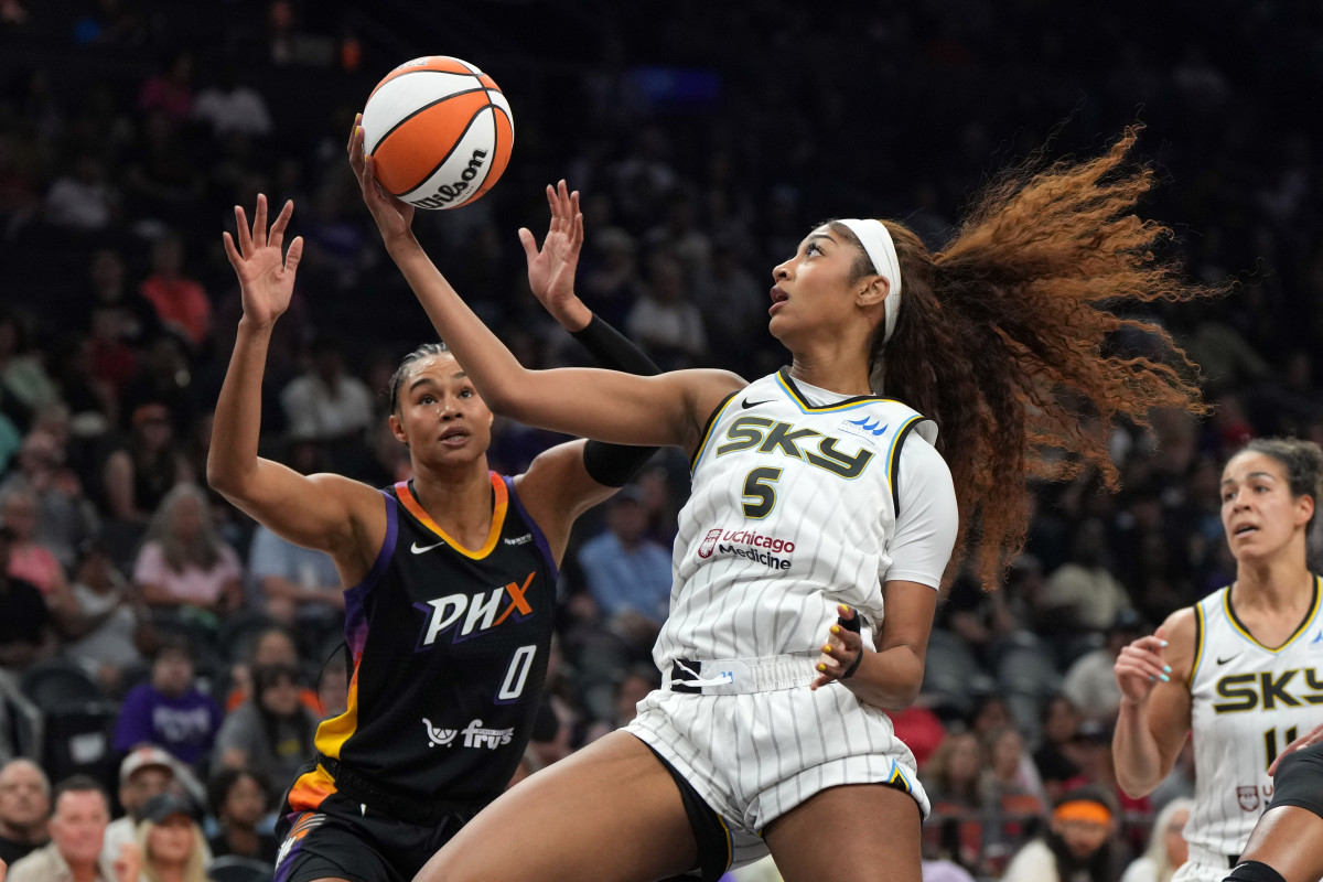 Chicago Sky forward Angel Reese (5).