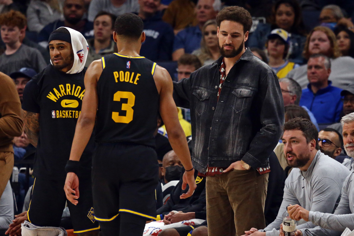 Klay Thompson greets Jordan Poole during a game between the Golden State Warriors and Memphis Grizzlies at FedExForum.