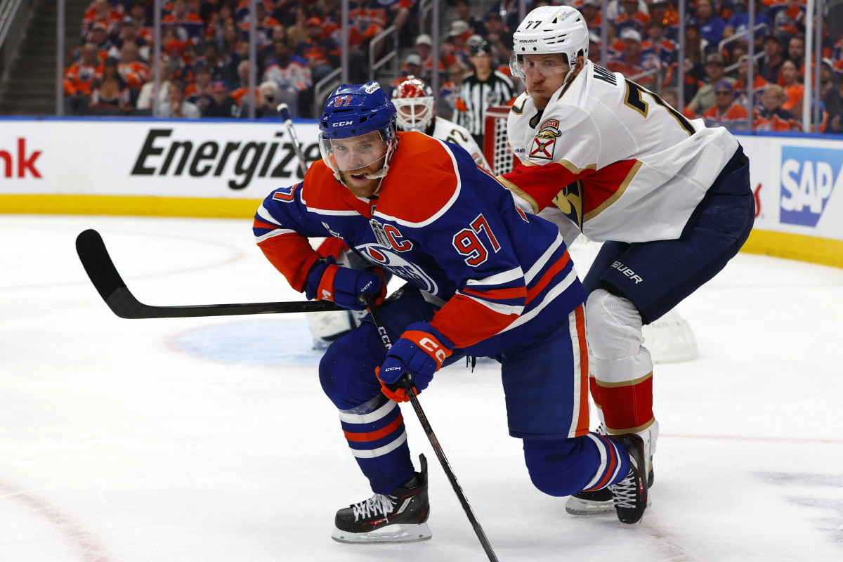 Wayne Gretzky Nails Connor McDavid Prediction in Surreal Fashion - Athlon Sports