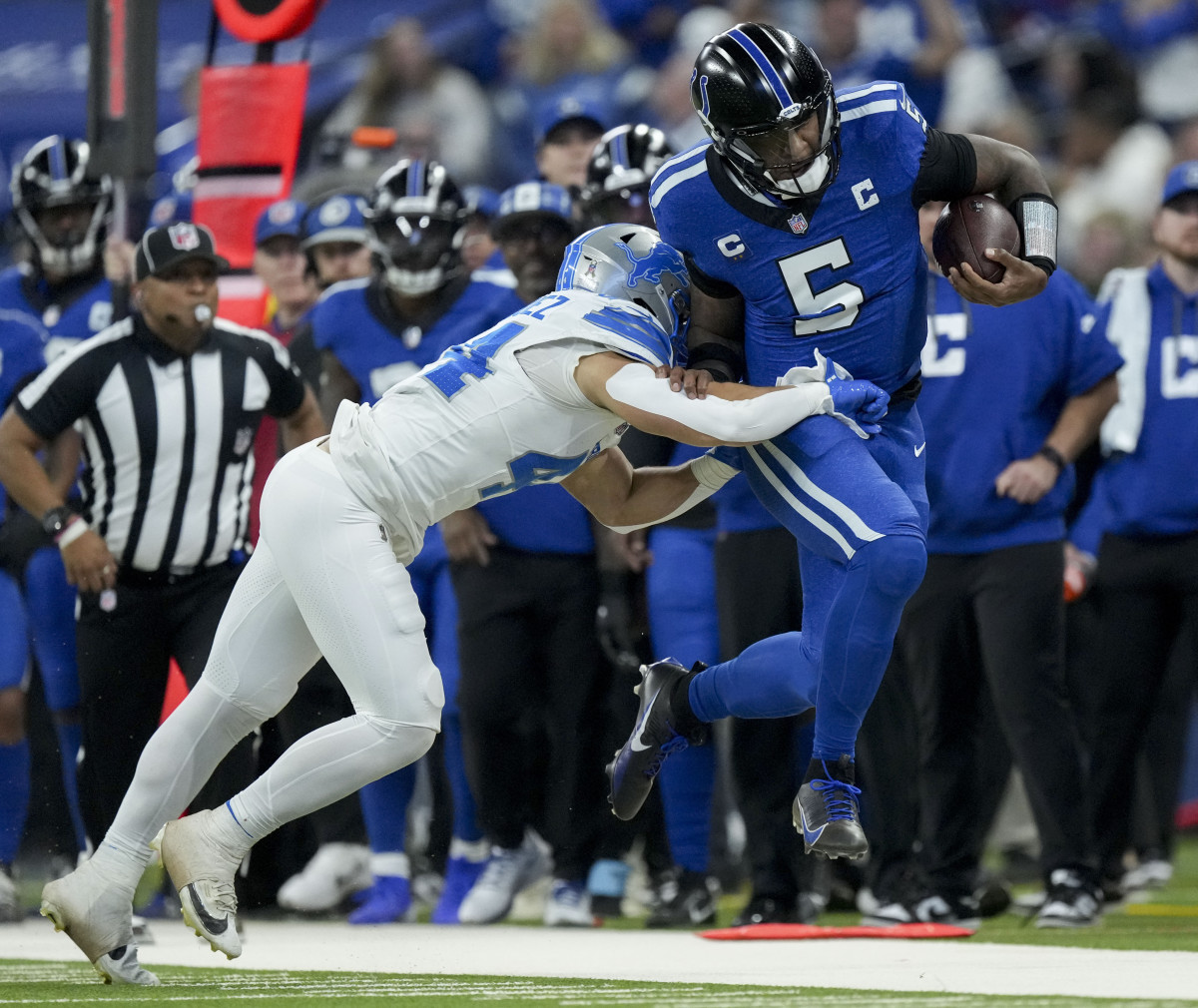 Detroit Lions linebacker Malcolm Rodriguez pushing Anthony Richardson out of bounds