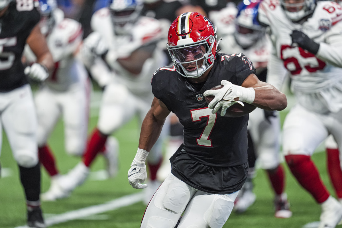 Falcons RB Bijan Robinson runs the ball against the New York Giants. Dale Zanine-Imagn Images