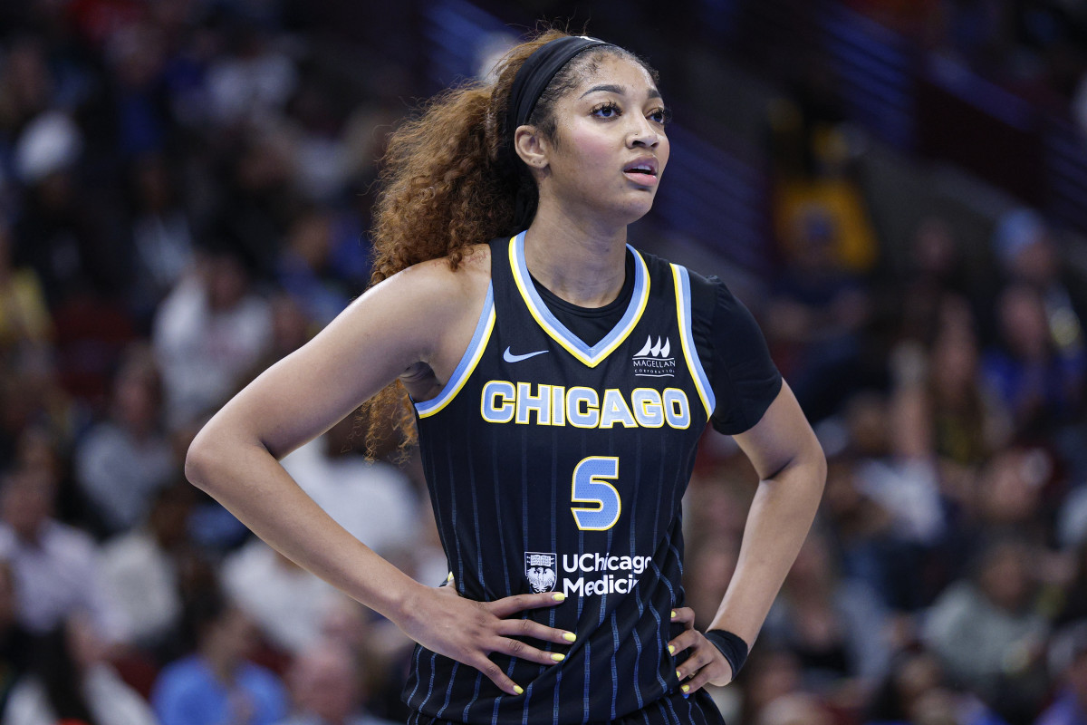 Chicago Sky forward Angel Reese (5)