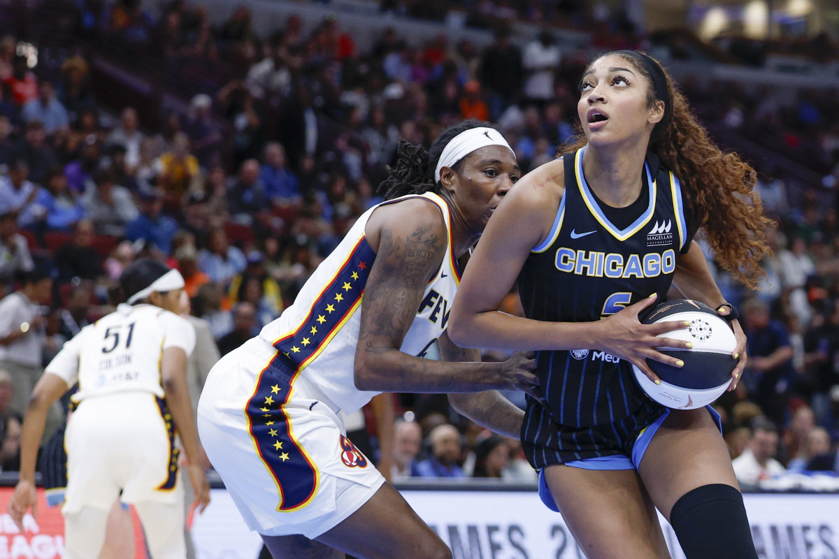 Chicago Sky forward Angel Reese (5).