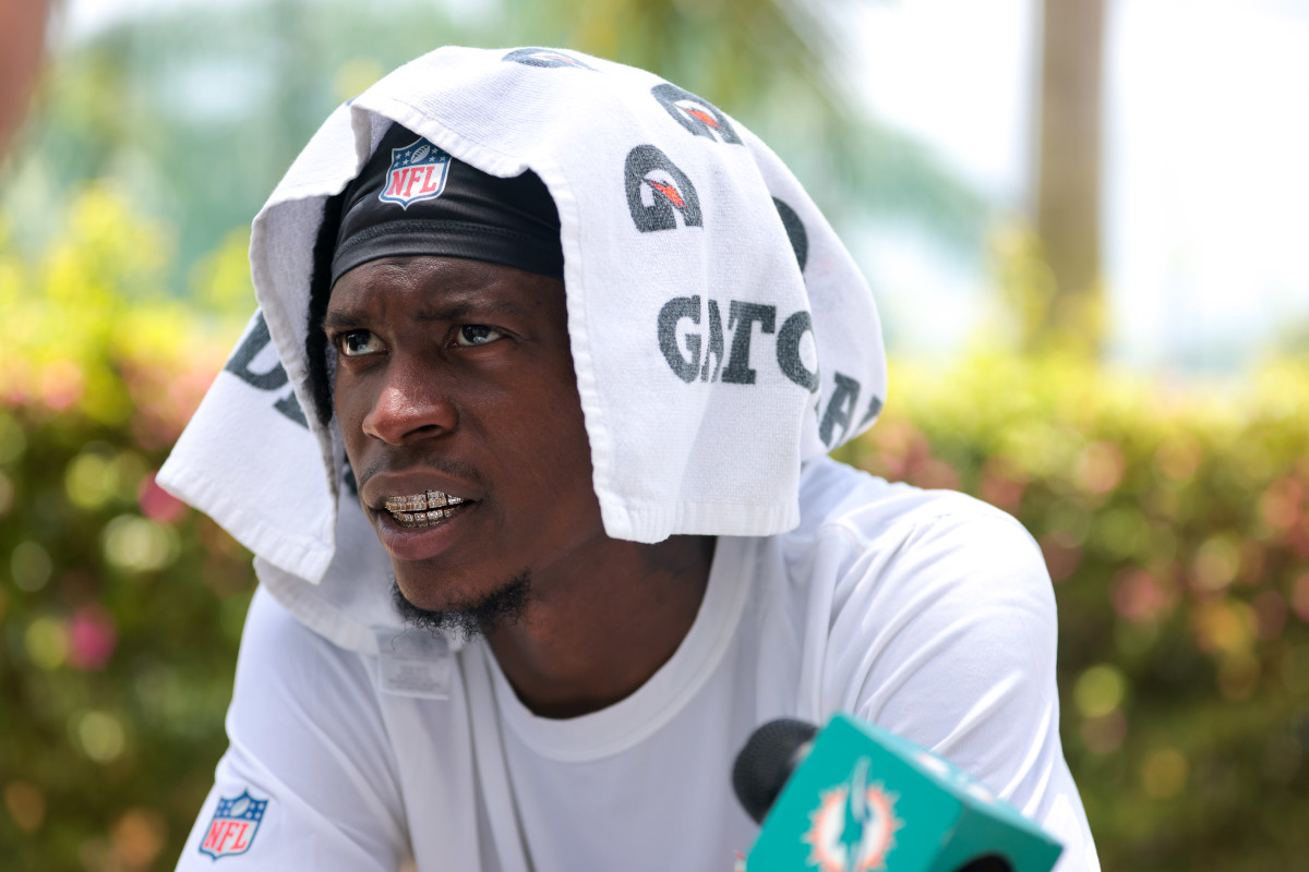 Dolphins’ Mike McDaniel Offers Discouraging Update on Cam Smith - Athlon Sports