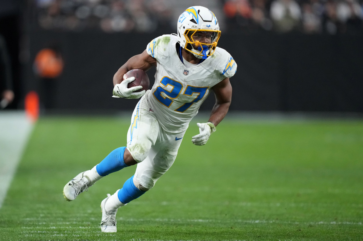 Broncos’ J.K. Dobbins Sends Shot at Chargers After Denver Decision - Athlon Sports